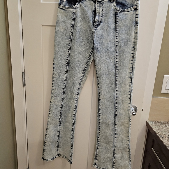 Foxy acid wash flare leg jeans - Picture 6 of 6